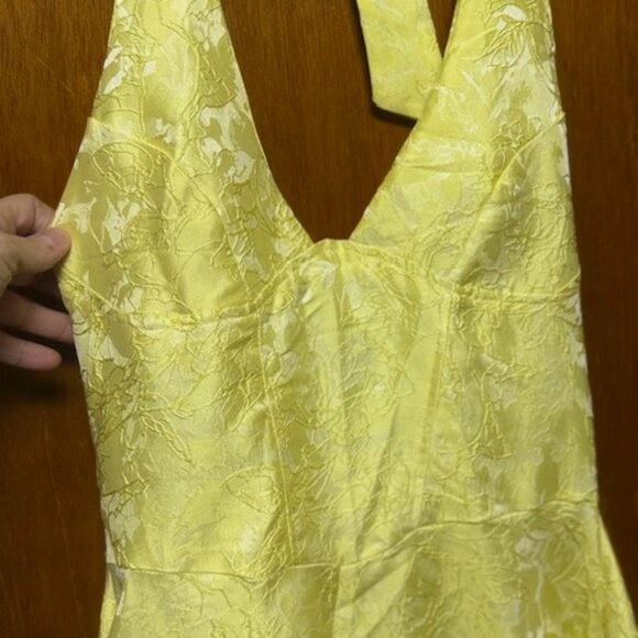 Yellow jacquard halter dress, new without tags - Picture 3 of 5
